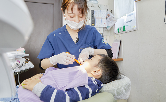 足立区の歯医者、日比谷歯科医院の専門性の高いスタッフ